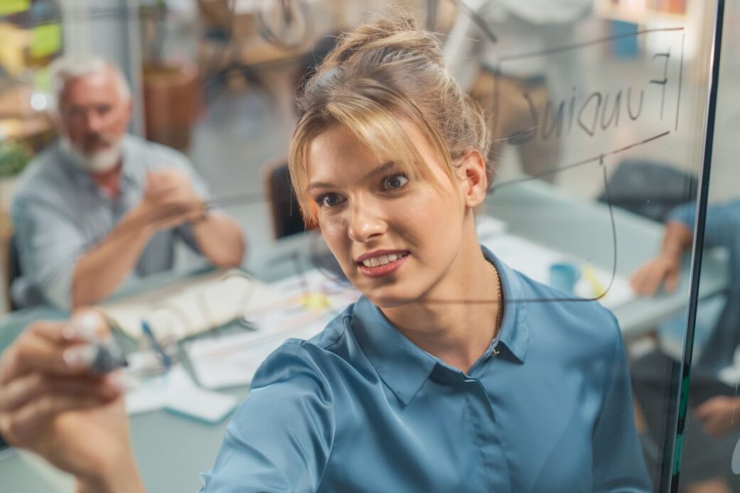 Seminaranbieter mit vollumfänglich digitalem Bildungsmanagement. Auditor bestätigt einzigartiges Qualitätsmanagement-System nach DIN EN ISO 9001:2015